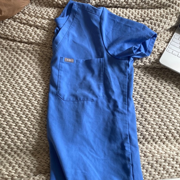 Tops - Slim Catarina one-pocket scrub top